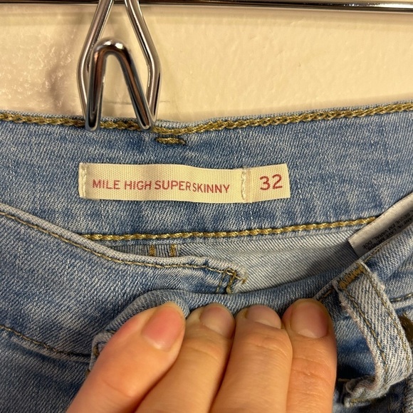 Levi’s Mile High Skinny Light Wash Jean - Picture 6 of 7